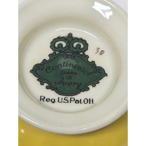 Vintage Continental Bavaria 18 Ivory Gold Trim Floral Pattern Demitasse Tea Cup - Picture 6 of 9